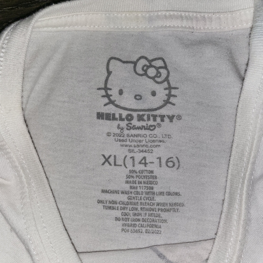 🎒🩷Hello Kitty Shirt - Picture 2 of 5